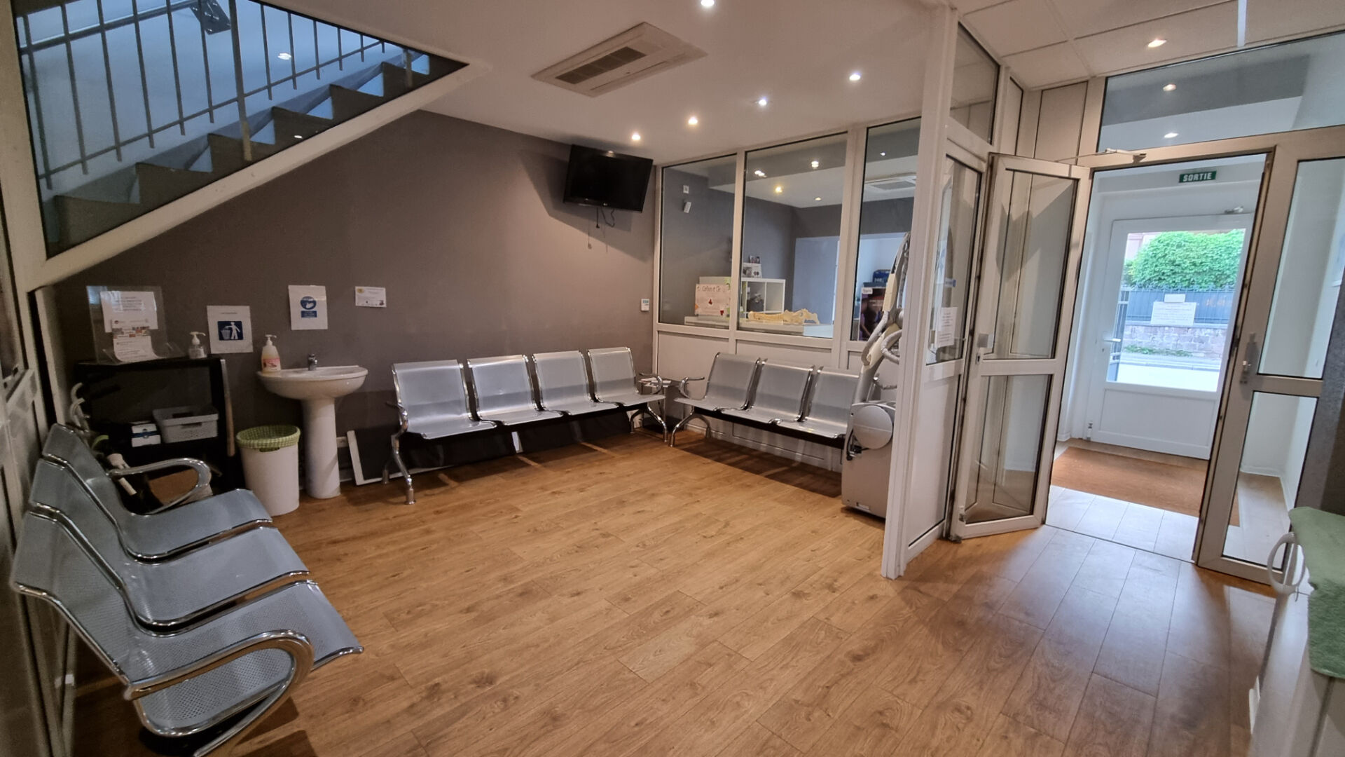 Local professionnel Saint Die Des Vosges 10 pi\u00e8ce(s) 300 m2