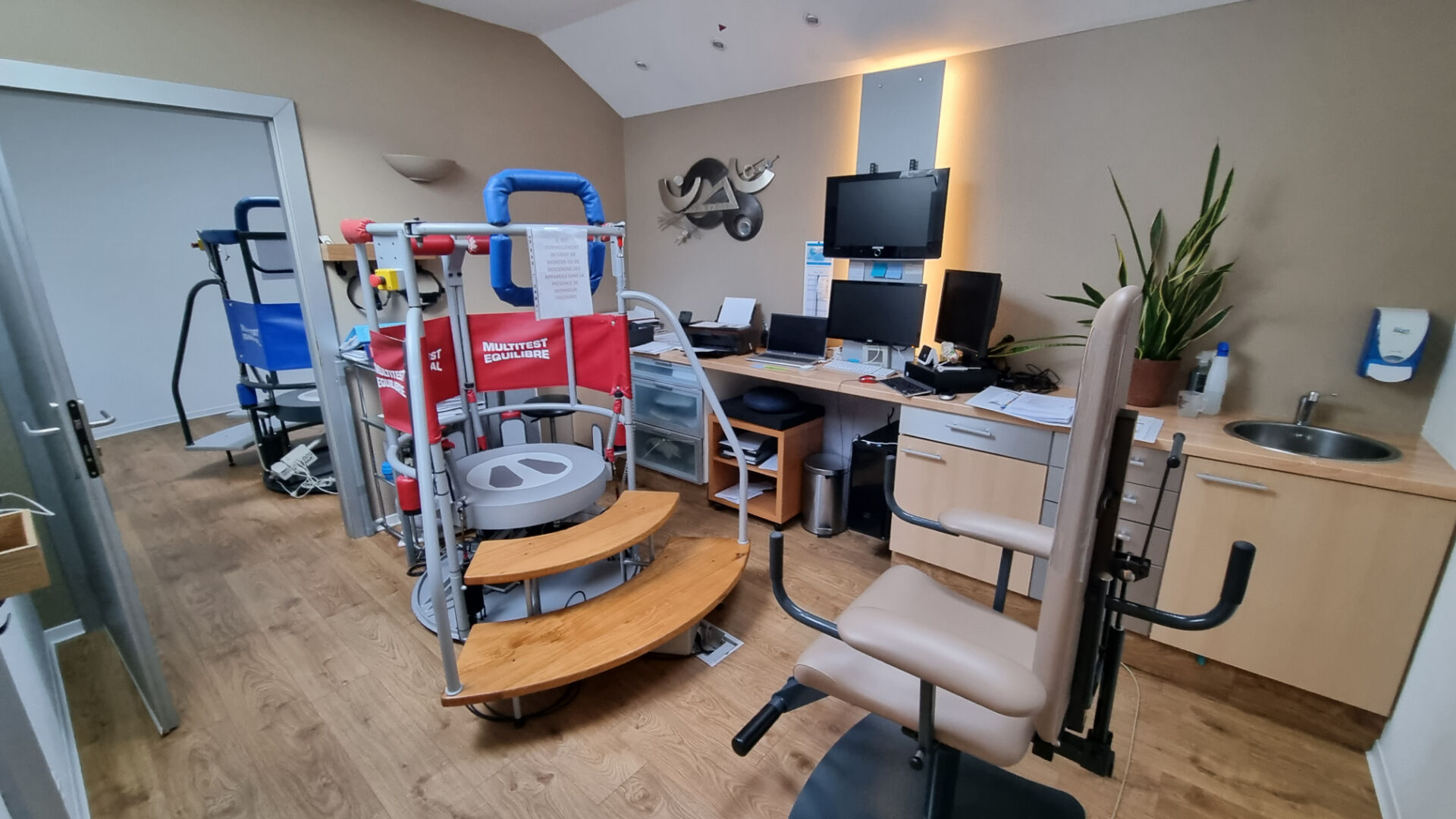 Local professionnel Saint Die Des Vosges 10 pi\u00e8ce(s) 300 m2 8\/11