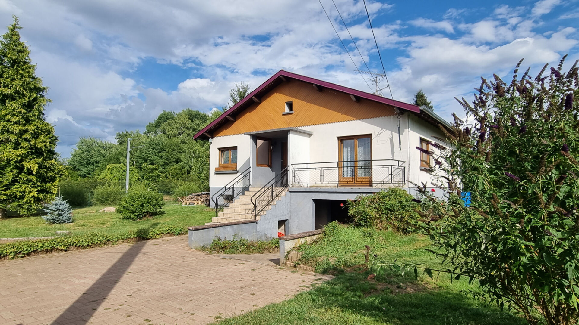 Pavillon 5 pi\u00e8ce(s) sur terrain de 975 m\u00b2