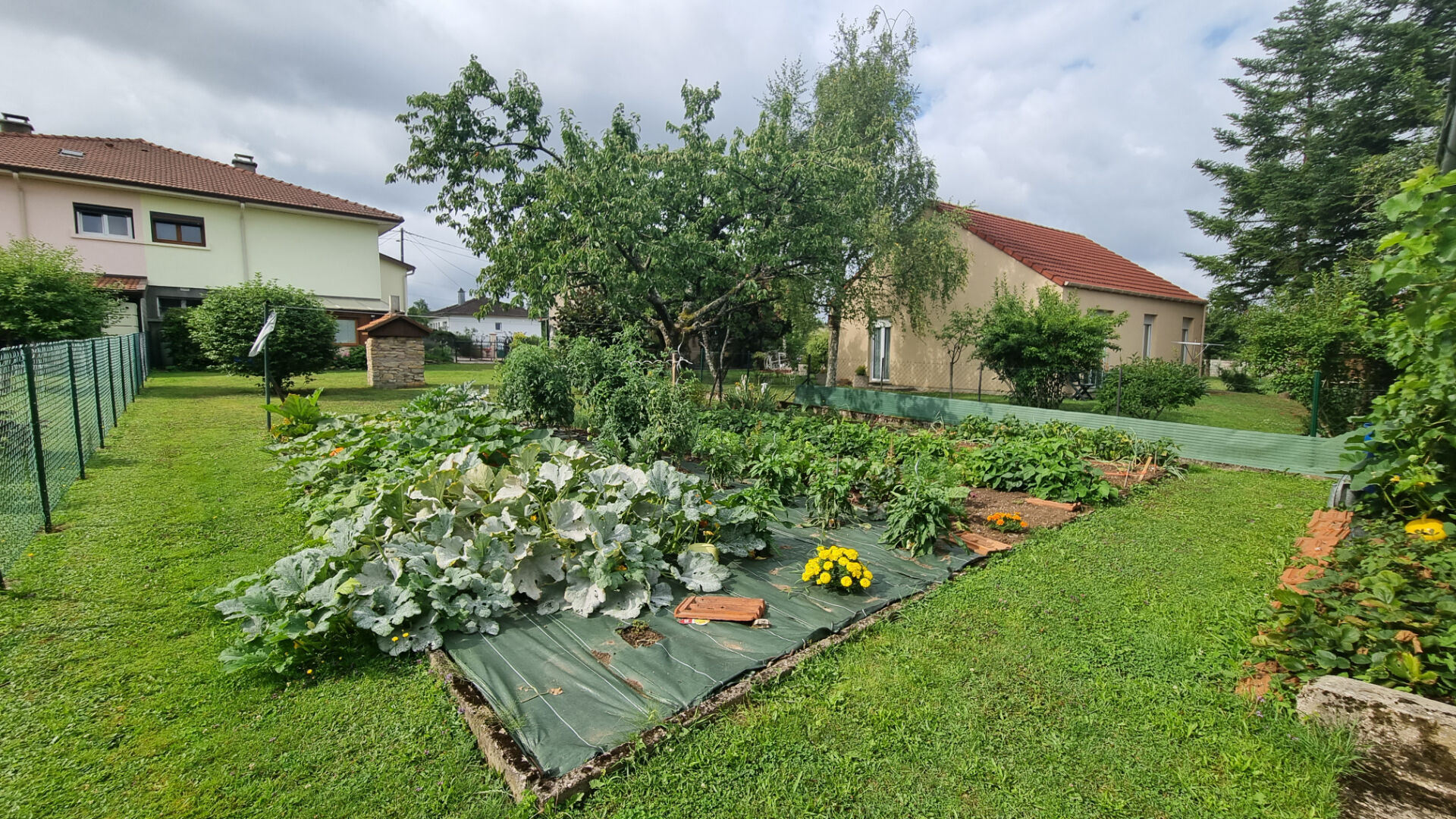 Pavillon de 90 m\u00b2 avec d\u00e9pendances secteur calme sur 795 m\u00b2 de terrain 5\/18