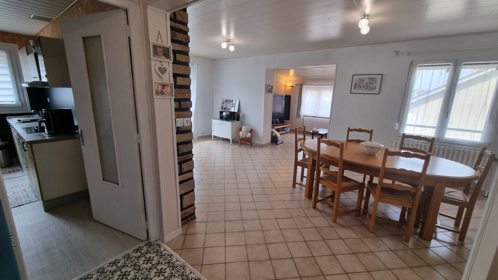 Pavillon de 90 m\u00b2 avec d\u00e9pendances secteur calme sur 795 m\u00b2 de terrain 8\/18