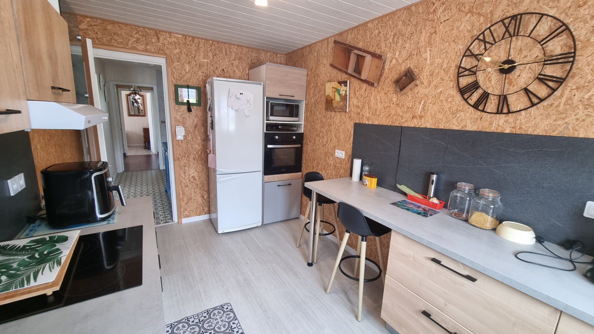 Pavillon de 90 m\u00b2 avec d\u00e9pendances secteur calme sur 795 m\u00b2 de terrain 12\/18