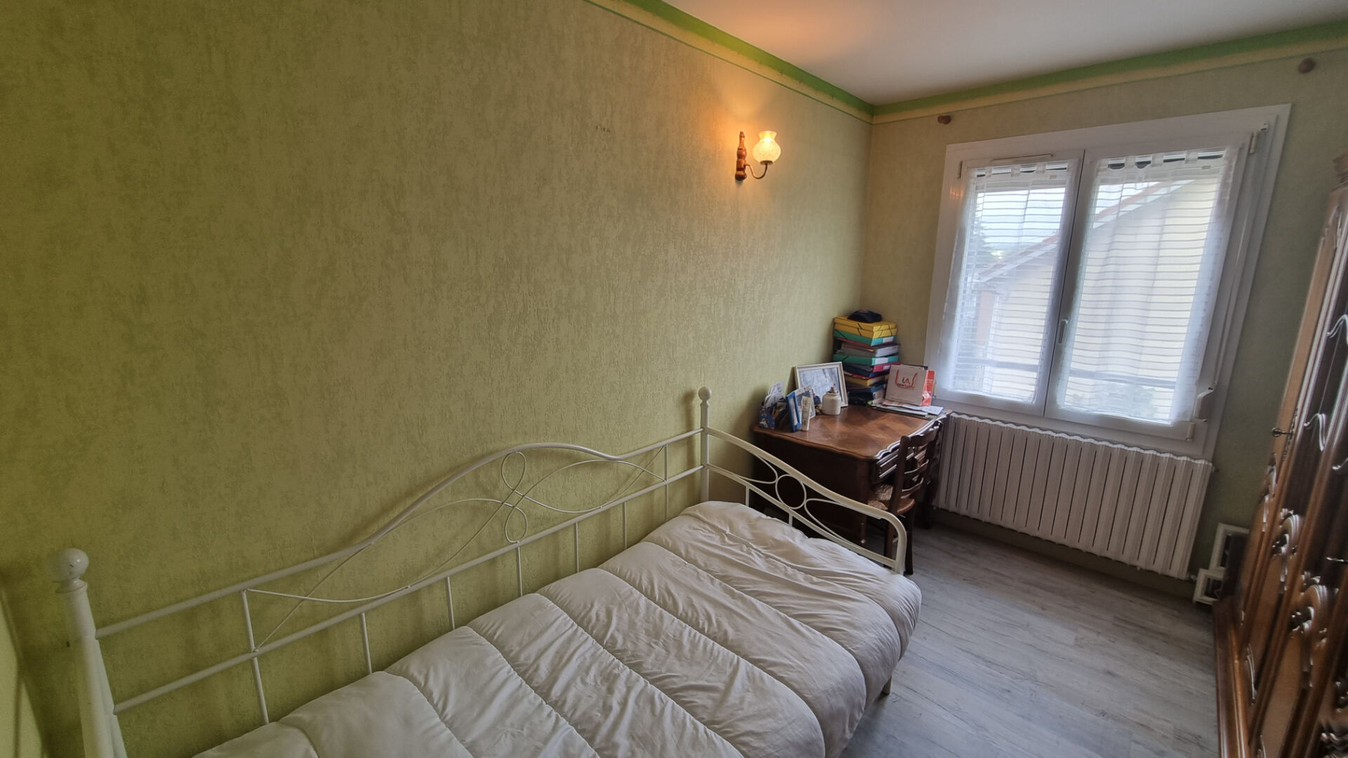 Pavillon de 90 m\u00b2 avec d\u00e9pendances secteur calme sur 795 m\u00b2 de terrain 17\/18